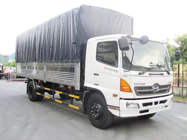 Dịch vụ thay Kính chắn gió xe tải Hino 4 tấn tận nơi